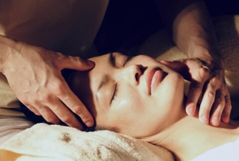 cupping, cellulitis, bindweefselmassage, transformeren, therapie, ontspanning, gezondheid, wellness, lichaamsbehandeling, zelfzorg, holistisch, spieren, rugpijn, nekpijn, stress, sportprestaties, genezing, acupunctuur, traditionele Chinese geneeskunde, energiestroom, littekens, bloedcirculatie, gifstoffen, immuunsysteem, verjonging, herstel, doorbloeding, massage, ontgifting, meridianen, ontsteking, pijnverlichting, alternatieve geneeskunde, natuurlijke genezing, helende kracht, chronische pijn, gezonde huid, vermoeidheid, slaapstoornissen, fibromyalgie, gewrichtspijn, menstruatiekrampen, spijsverteringsproblemen, hoofdpijn, migraine, allergieën, ademhaling, mindfulness, ontspanningstechnieken, meditatie, wellnesscentrum, Cupping Barneveld, benen.